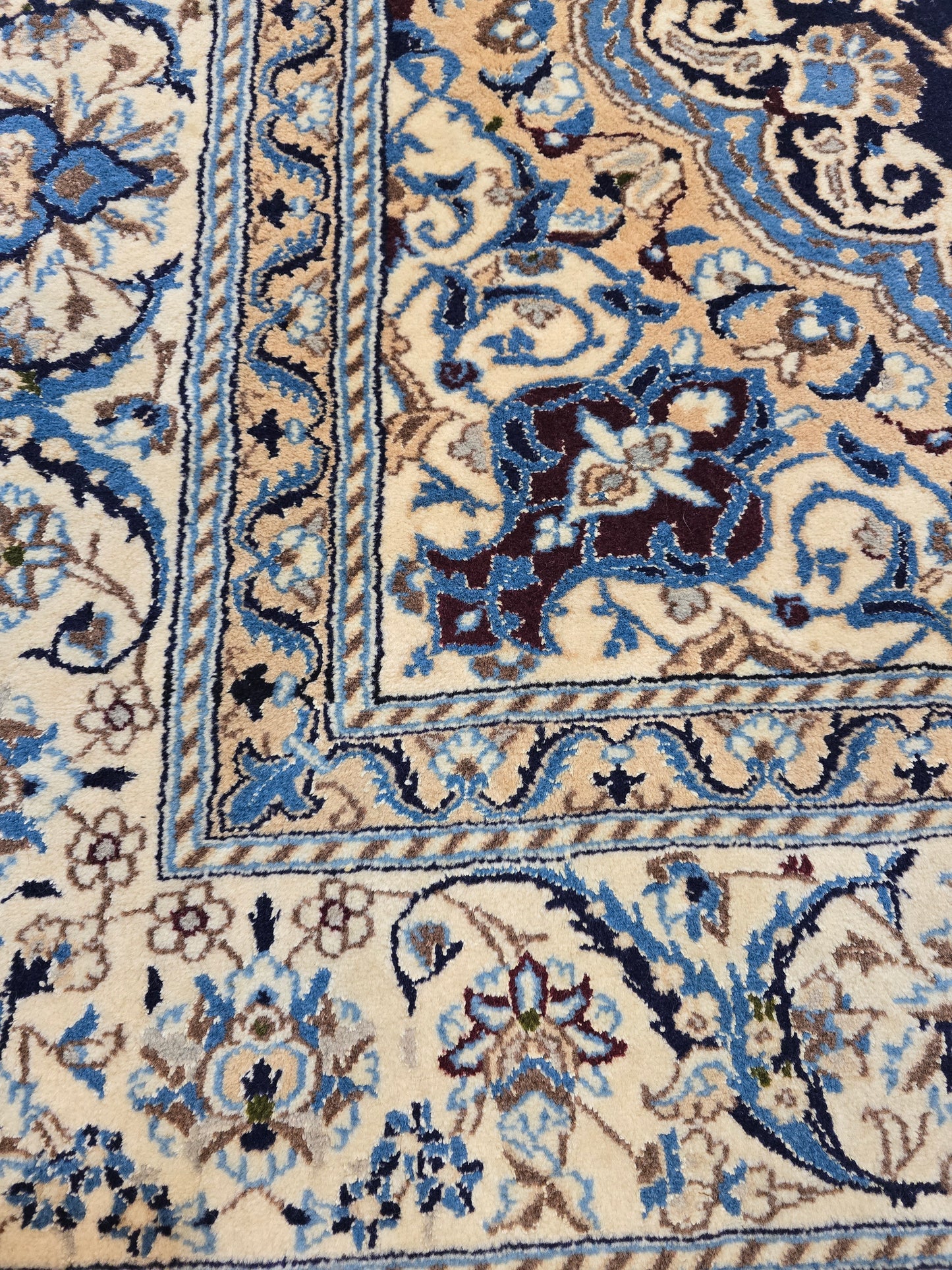 Groot Perzisch Tapijt Nain 340x330 wollen vloerkleed iran